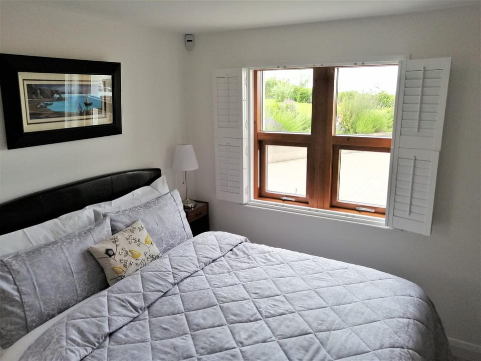 Bed, Decorative detail, Garden view, Sea view