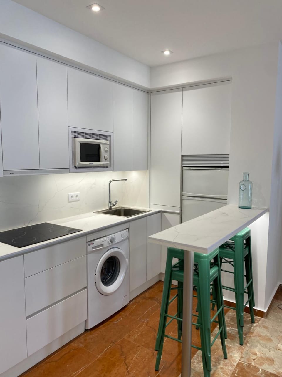 Kitchen or kitchenette, stove, toaster, washing machine