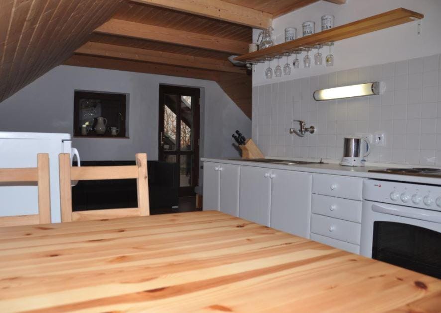 Kitchen or kitchenette, Dining area