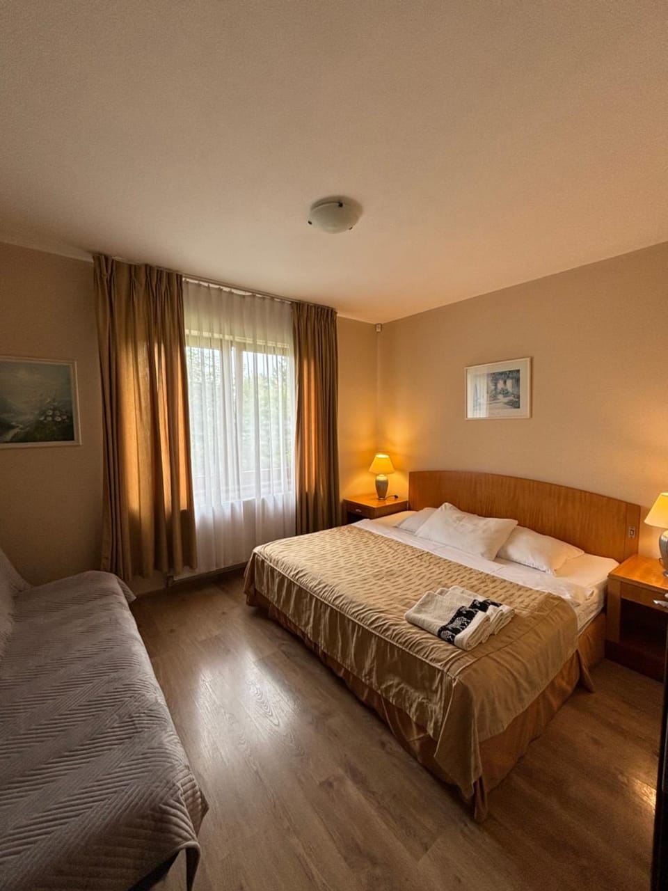 Bed, Photo of the whole room, Bedroom, towels