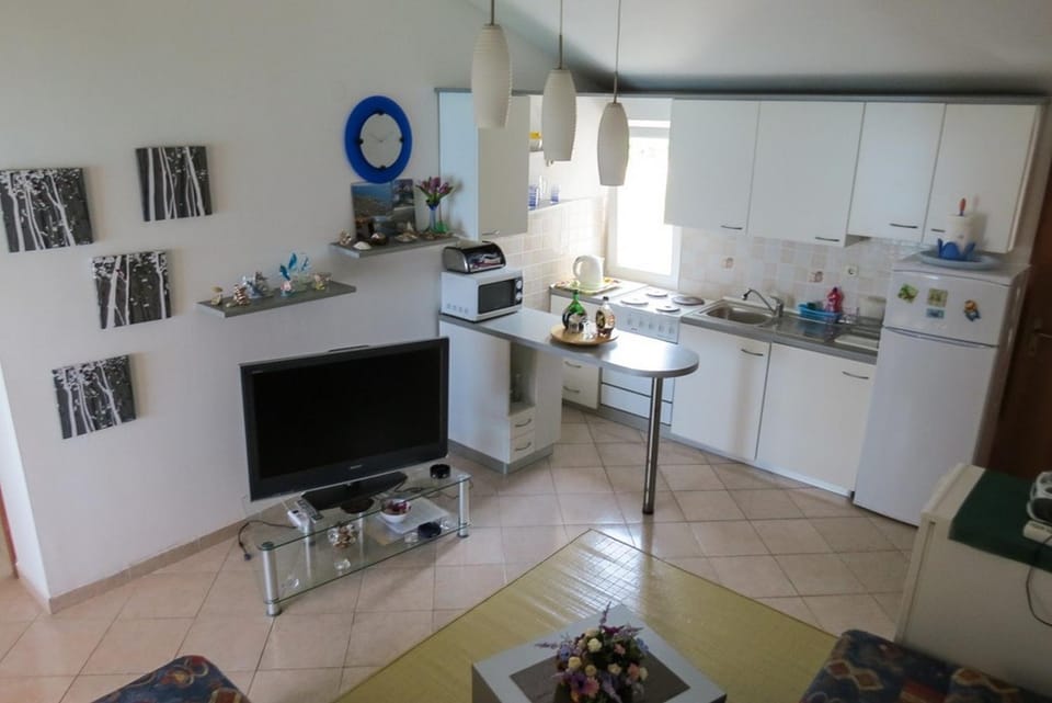 TV and multimedia, Kitchen or kitchenette, Living room