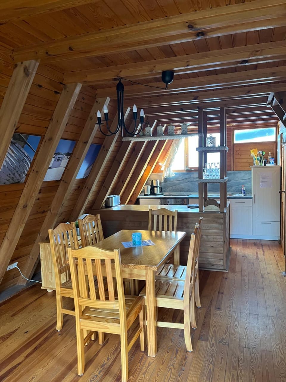 Kitchen or kitchenette, Seating area, Dining area