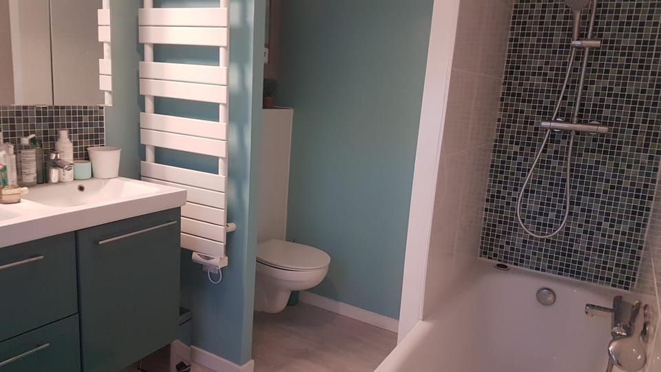 Shower, Toilet, Bathroom, Bath, washing machine, dryer