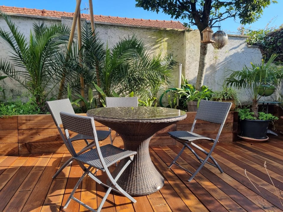 Patio, Garden, Dining area, Garden view
