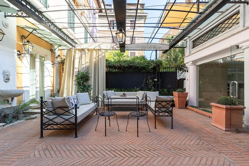Luxury Villa Private Pool Apartment in Rome