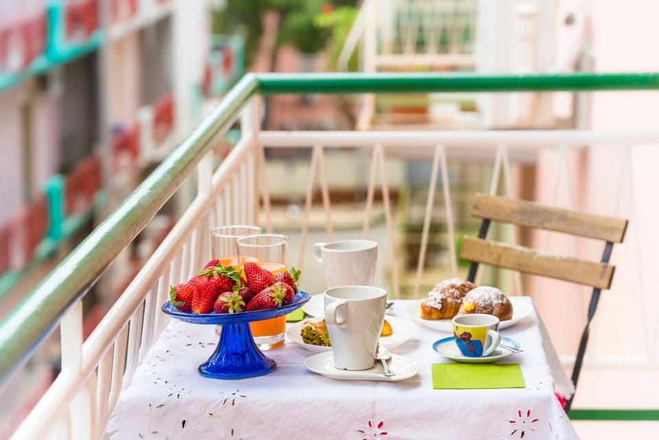 Balcony/Terrace, Food and drinks