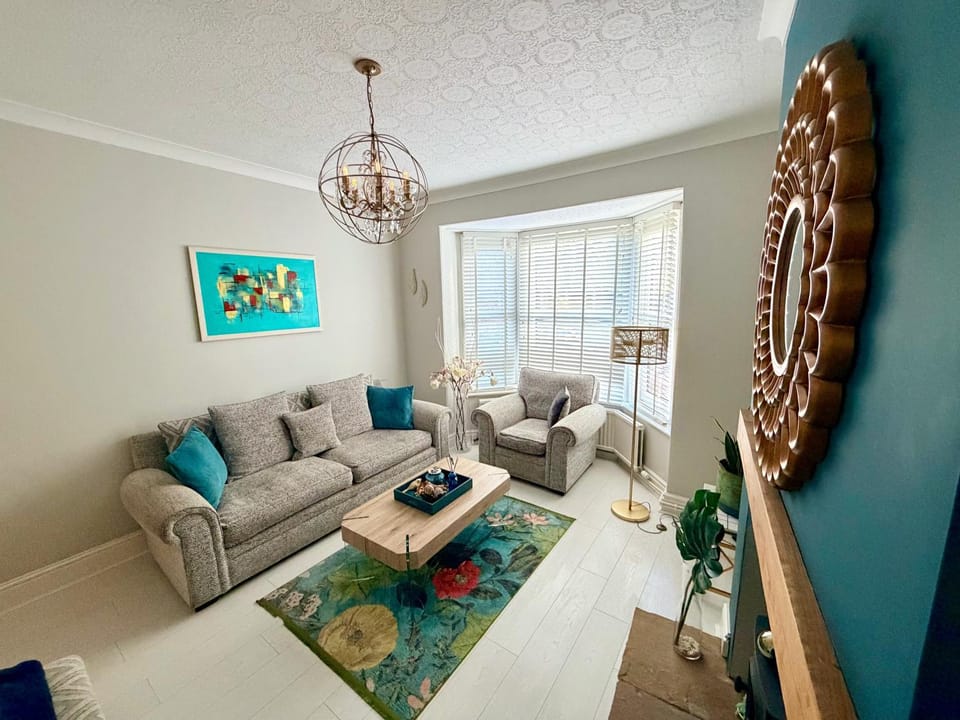 Cathedral Quarter House with free Secure Driveway Parking for 2 Cars House in Lincoln