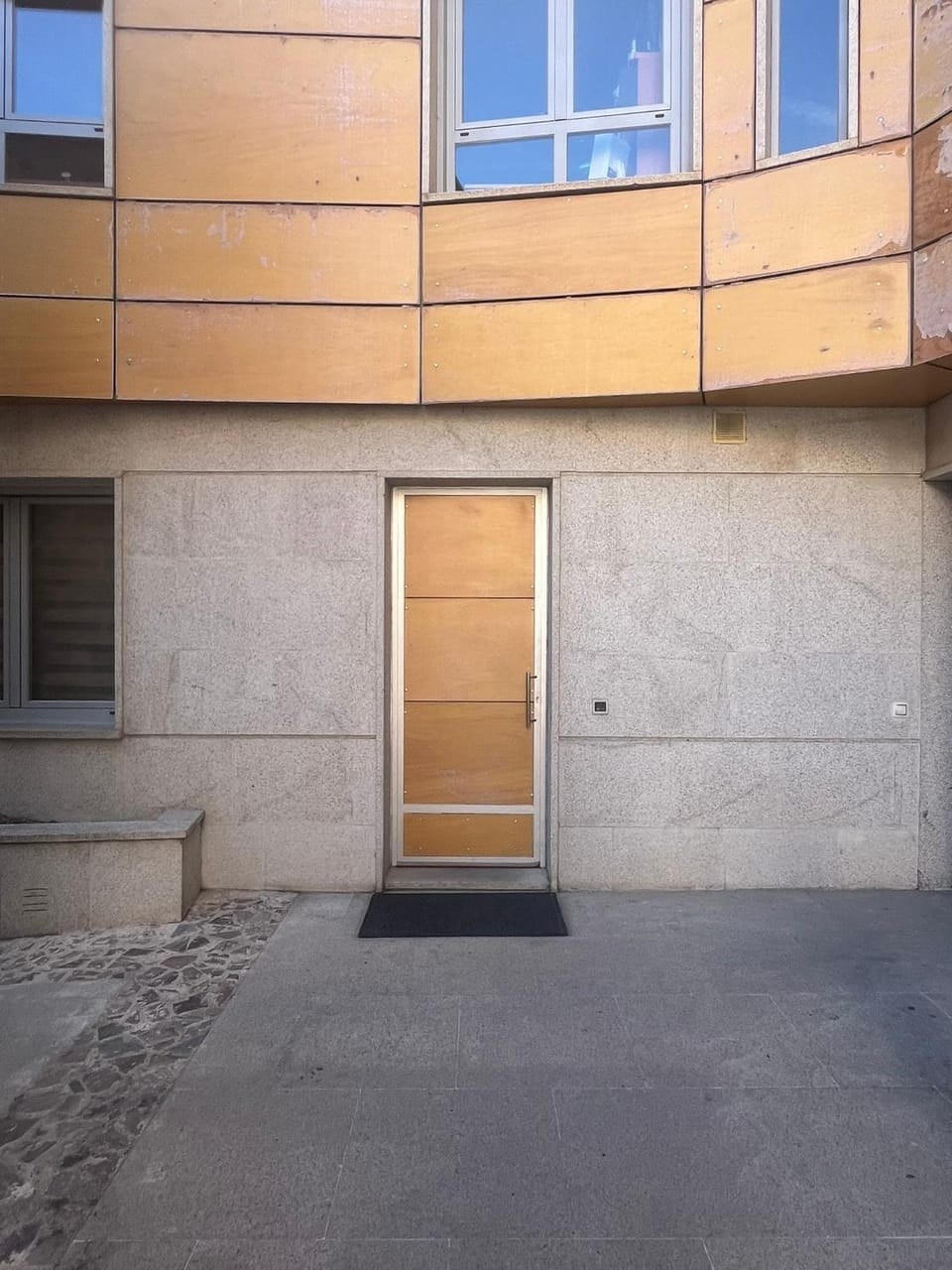 Facade/entrance