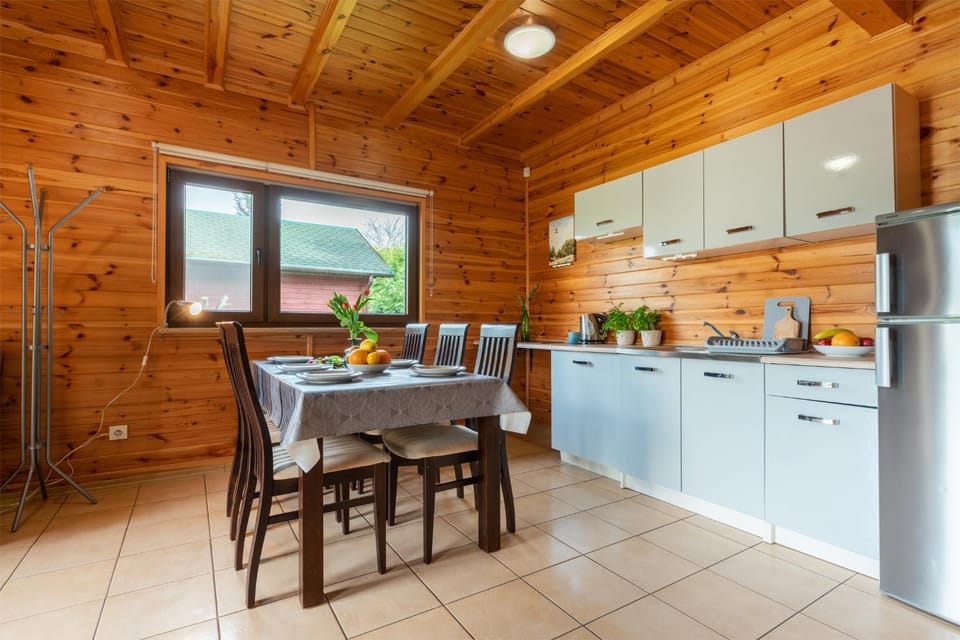 Kitchen or kitchenette, Dining area, oven, stove