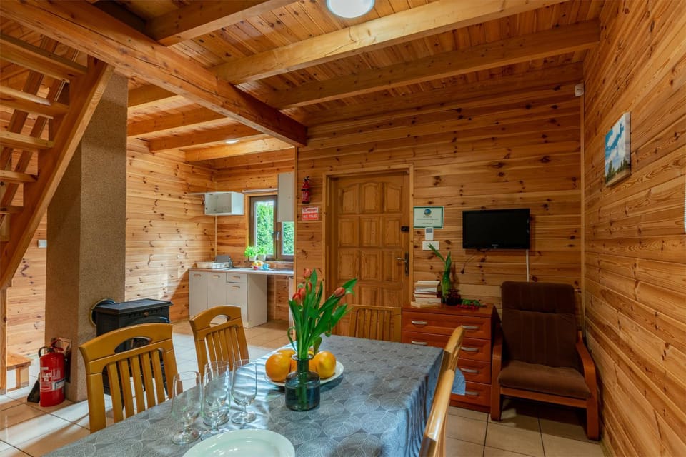 TV and multimedia, Kitchen or kitchenette, Dining area, Evening entertainment