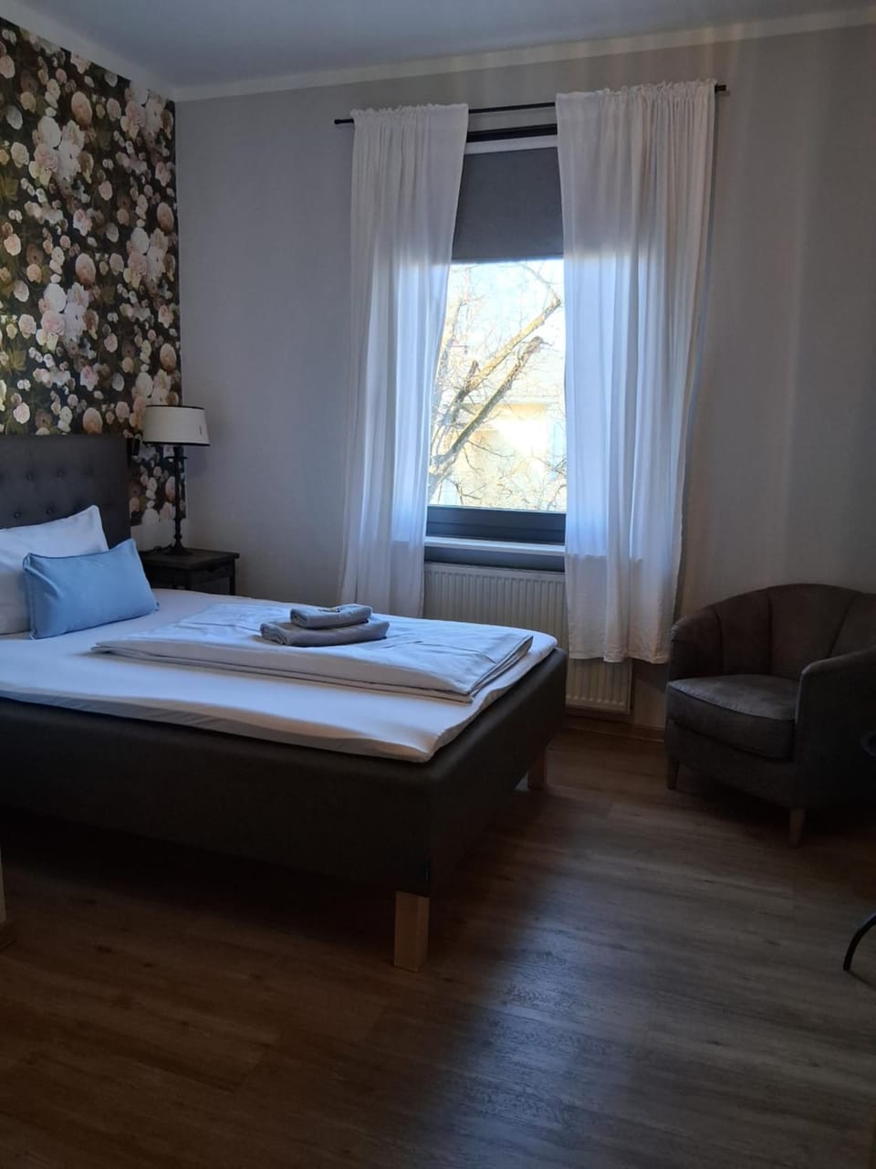 Bed, Photo of the whole room, Bedroom, City view, towels