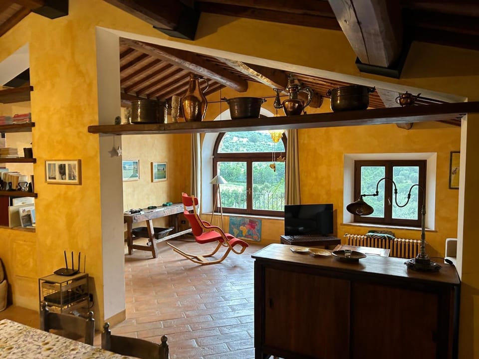 Communal lounge/ TV room, TV and multimedia, Kitchen or kitchenette, Living room, Seating area, Dining area