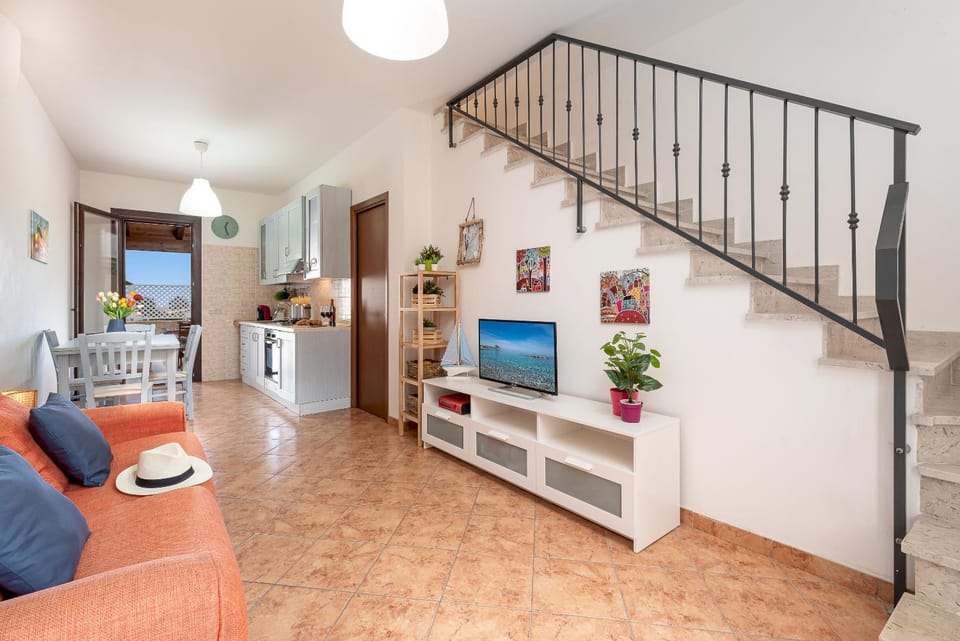 Communal lounge/ TV room, Living room, Seating area