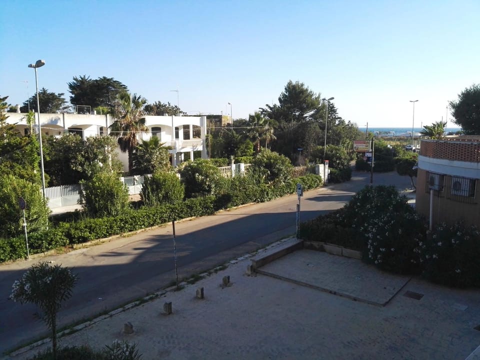 Facade/entrance, Bird's eye view, Landmark view, Sea view, Quiet street view