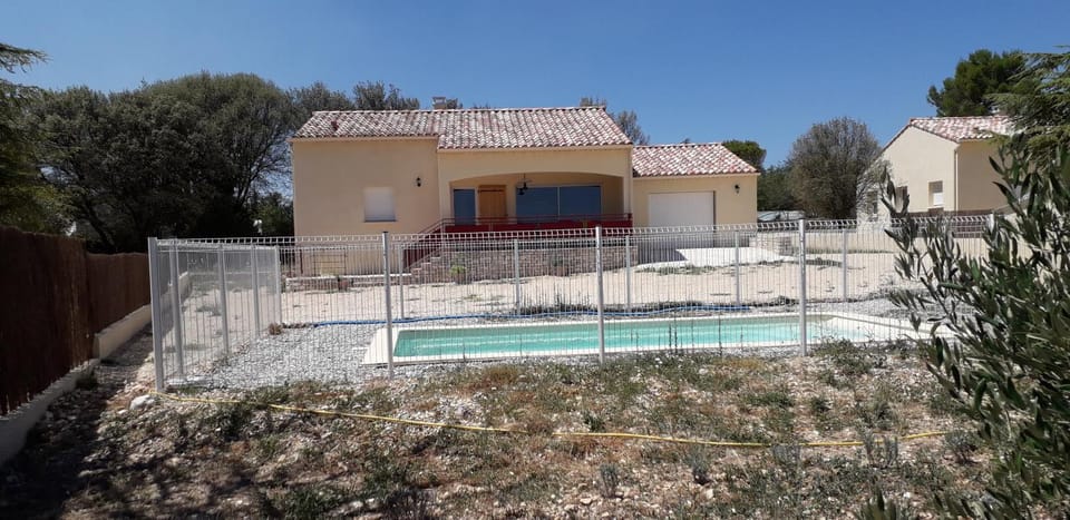 Property building, Spring, Day, Natural landscape, Summer, Balcony/Terrace, Autumn, On site, Pool view, Swimming pool, Seasons, Time of day, sunbed