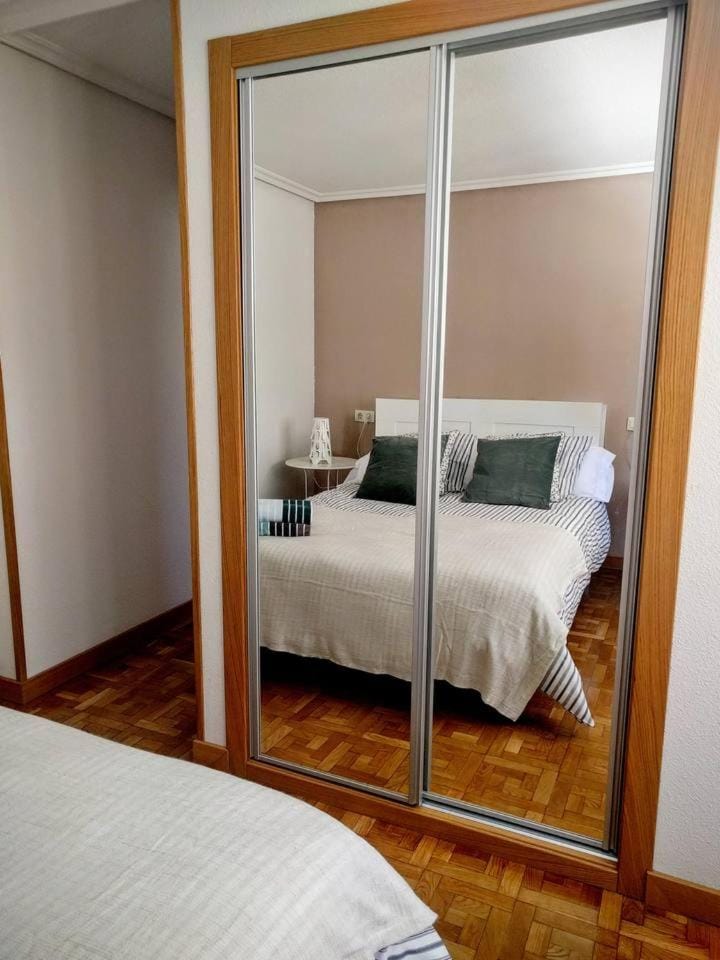 A pocos minutos del centro con PARKING GRATIS en el edificio Nº REGISTRO Vu-74 Apartment in Salamanca