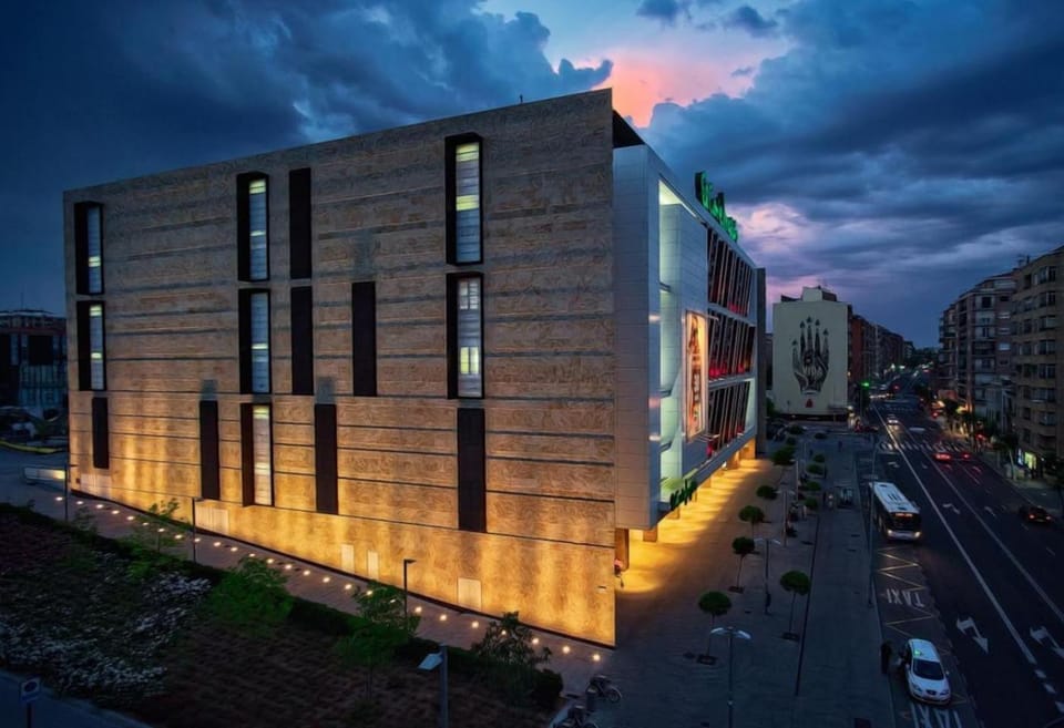 Apartamento Espacioso frente al Corte Ingles con plaza de garaje gratis - VU75 Apartment in Salamanca