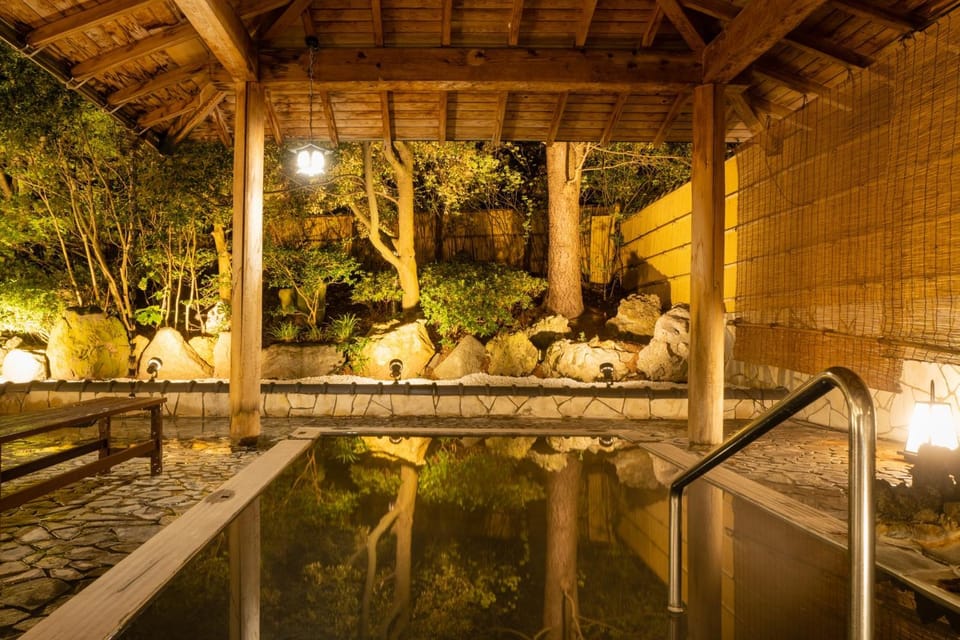Night, Natural landscape, Garden, Hot Spring Bath, Hot Tub, Sauna, Garden view, Area and facilities, children, young children, older children, group of guests, Open Air Bath, Public Bath, Family, towels