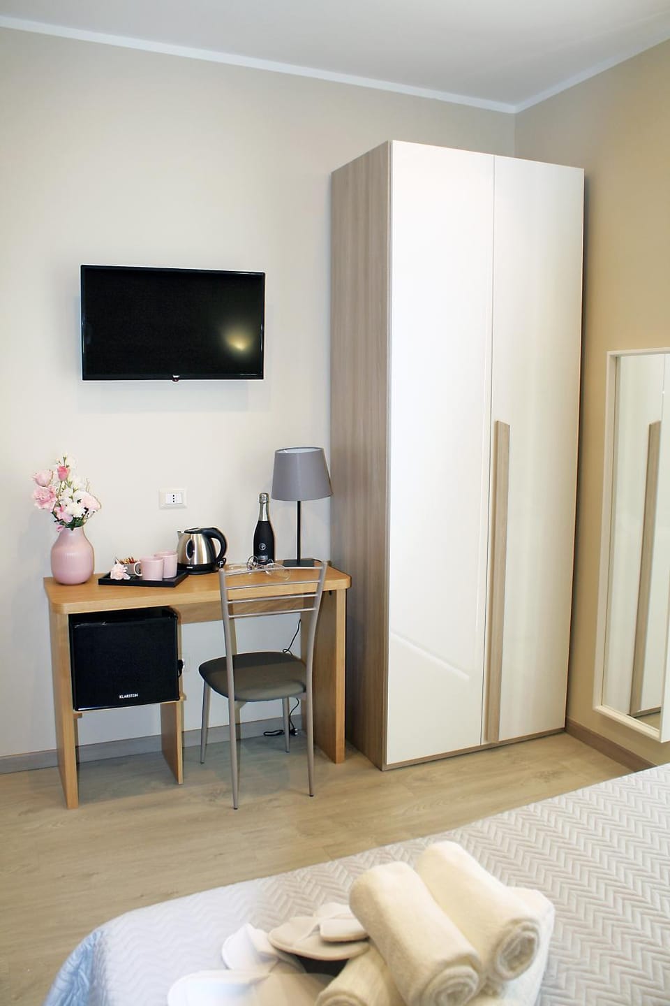 Coffee/tea facilities, Bedroom, minibar