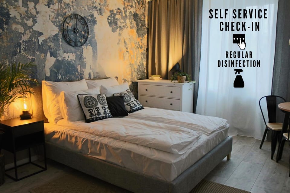Bed, Photo of the whole room, Logo/Certificate/Sign, Bedroom