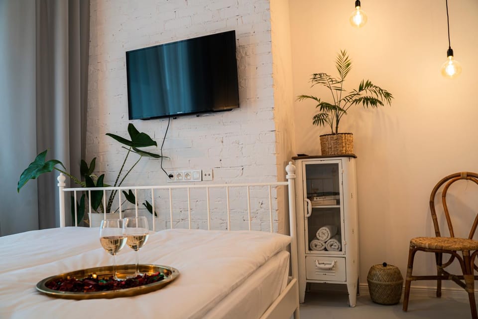 Bed, TV and multimedia, Photo of the whole room