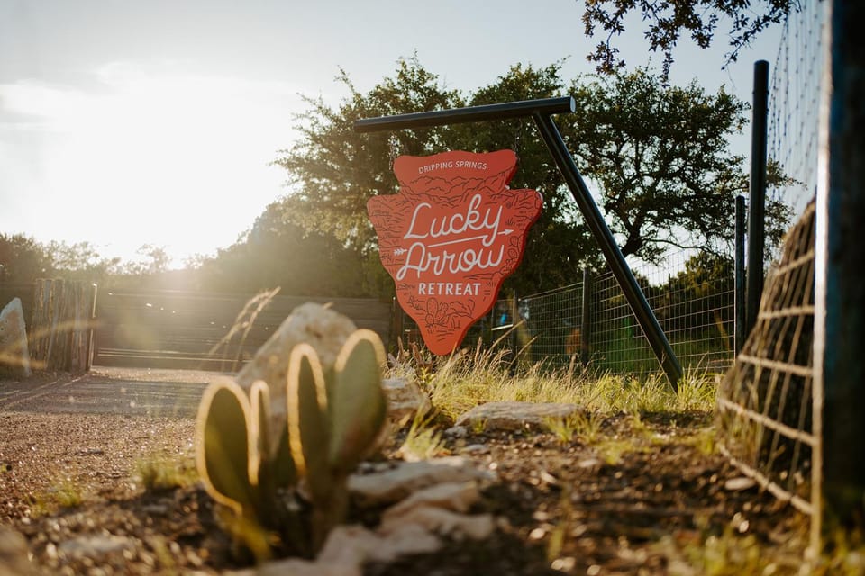 Spring, Day, Property logo or sign, Neighbourhood, Logo/Certificate/Sign