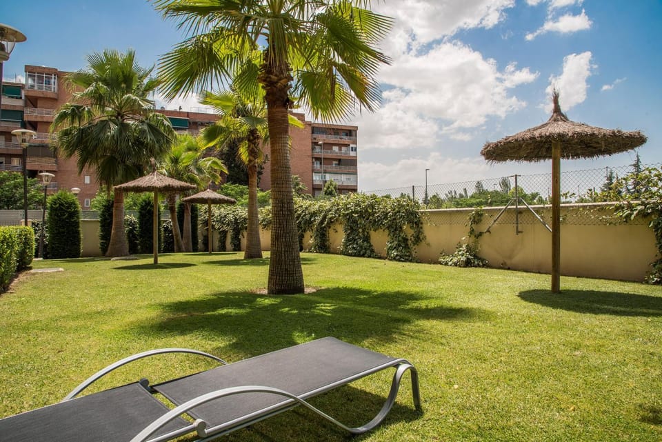 EnjoyGranada LUJO Piscina y Parking Apartment in Granada