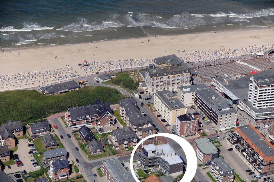 Bird's eye view, Beach, On site