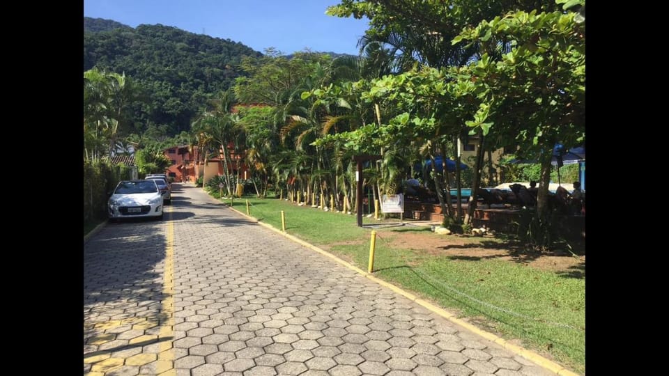 Flat Praia de Maresias Duplex a 150m da praia - Cond Sun House Apartment in São Sebastião
