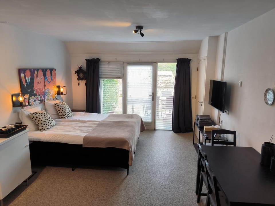 Bed, Bathroom, Coffee/tea facilities, Balcony/Terrace, Seating area, Bedroom