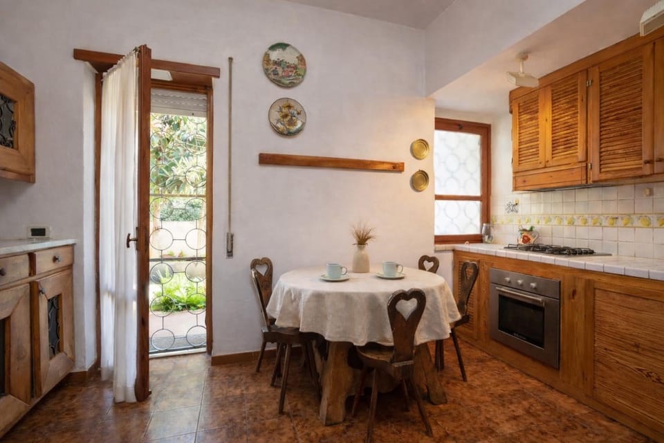 Villa summertime walking distance from the sea with garden Villa in Fregenae