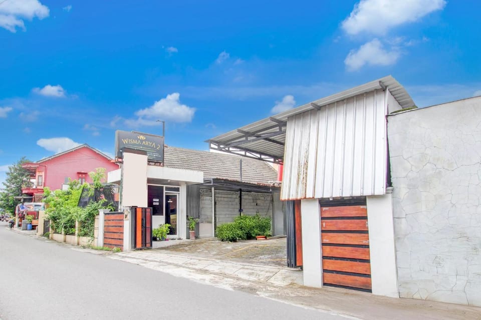 Property building, Neighbourhood