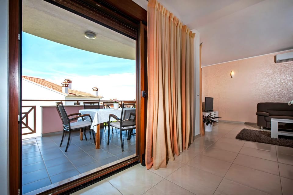 Apartments and Rooms Camaiore Bed and Breakfast in Rovinj