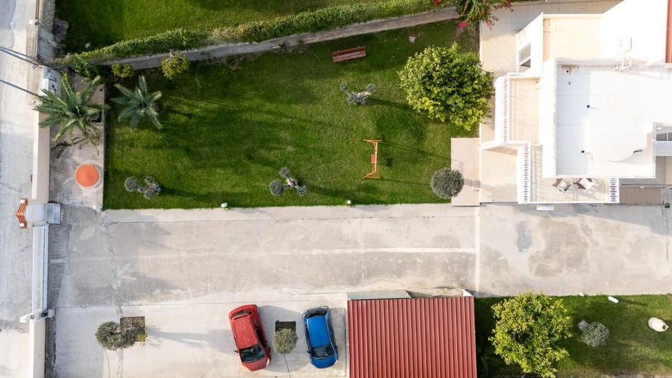Property building, Bird's eye view, Location, Parking