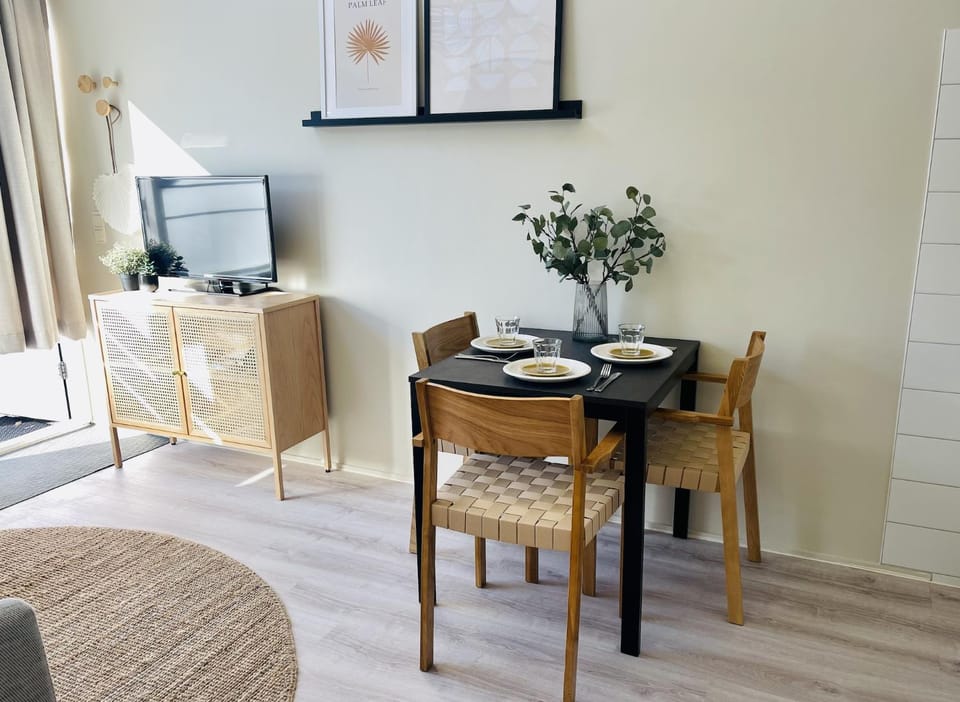TV and multimedia, Living room, Seating area, hair dresser