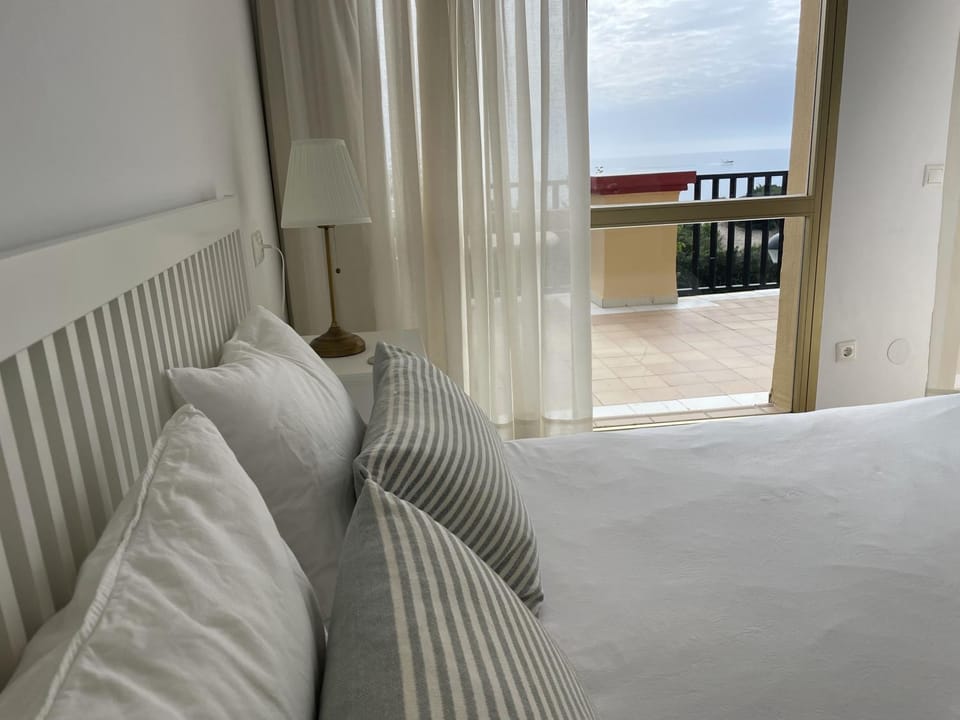 Bed, Balcony/Terrace, Bedroom, Sea view