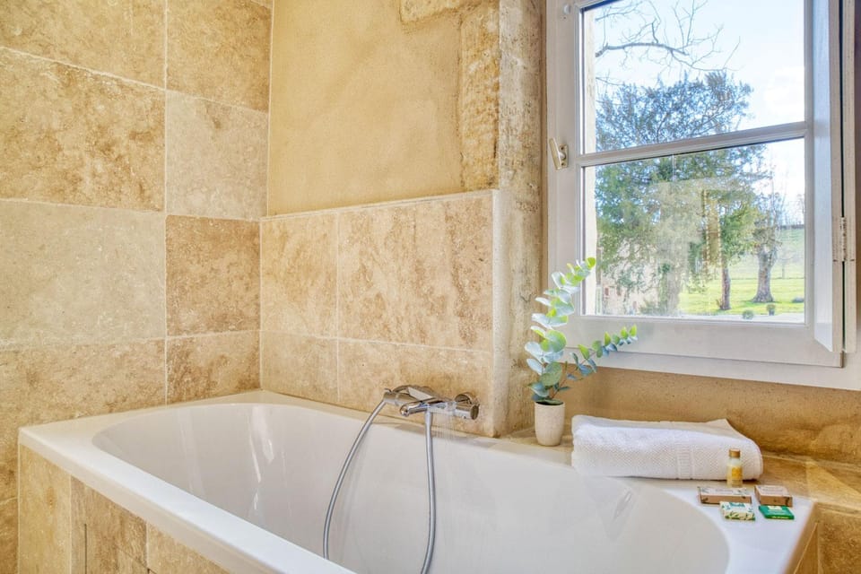 Shower, Toilet, Bathroom, Garden view, Pool view