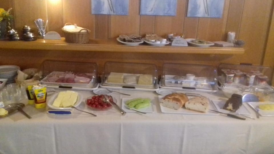 Food and drinks, Buffet breakfast