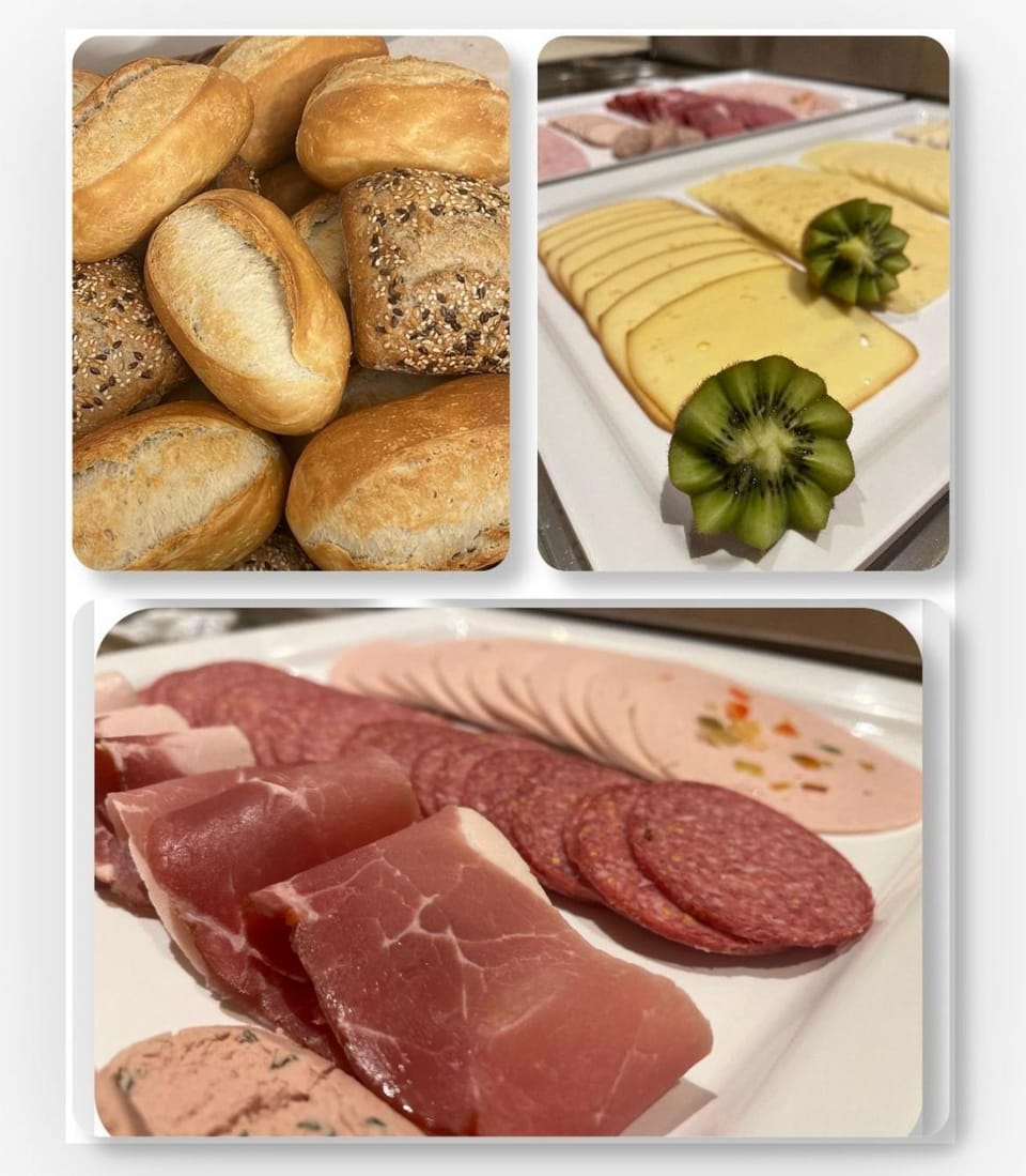 Breakfast, Buffet breakfast