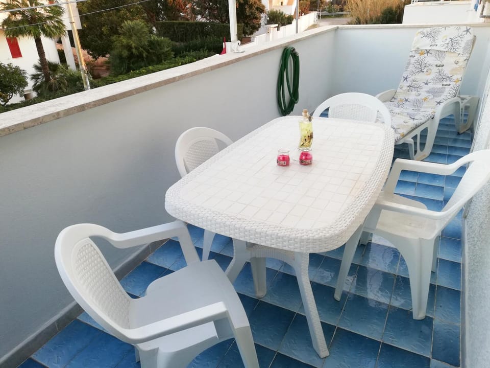 Balcony/Terrace, Street view, Quiet street view
