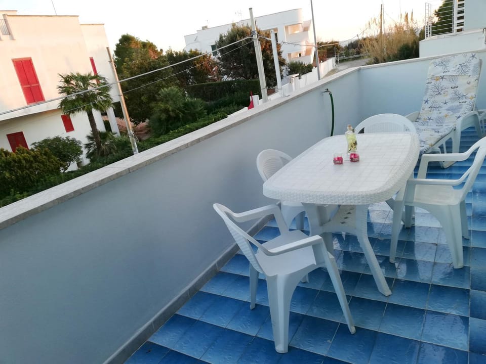 Balcony/Terrace, Street view, Quiet street view