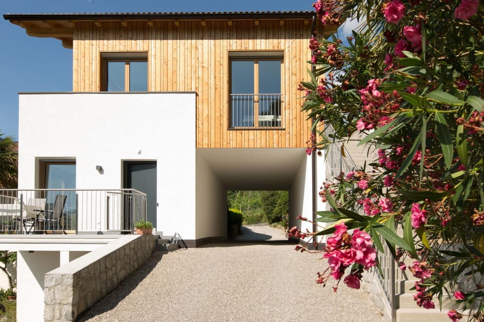 Property building, Facade/entrance, Balcony/Terrace