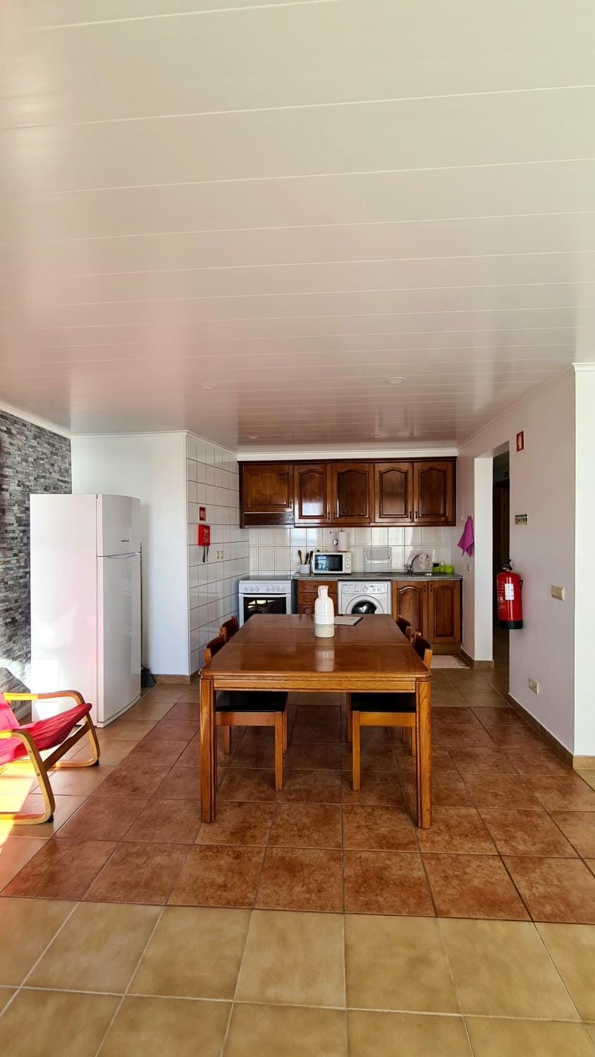 Kitchen or kitchenette, Dining area, minibar, pet friendly