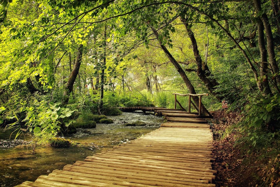 Nearby landmark, Neighbourhood, Natural landscape