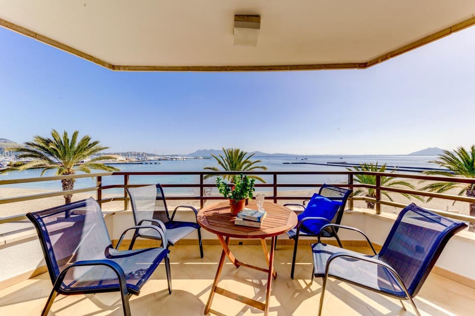 Property building, Balcony/Terrace, Sea view