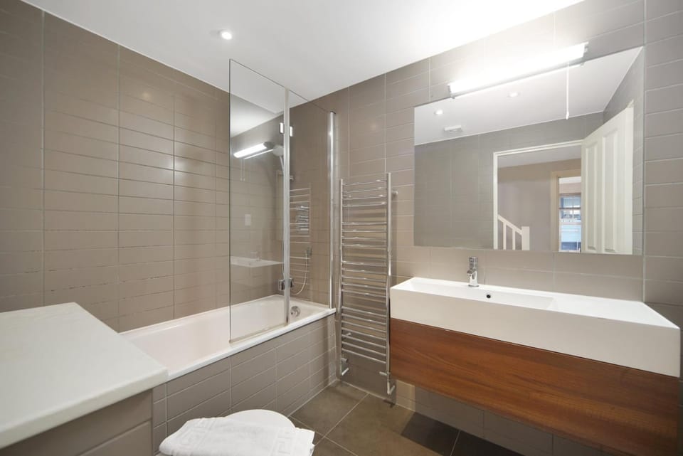Shower, Toilet, Bath