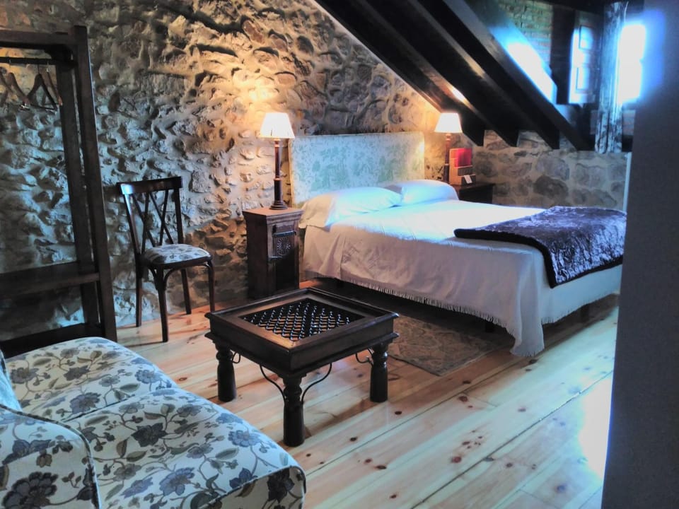 Photo of the whole room, Bedroom, Garden view, Mountain view