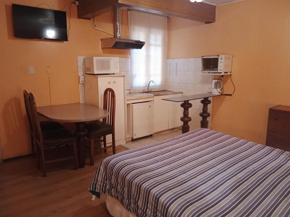 TV and multimedia, Kitchen or kitchenette, Dining area, minibar