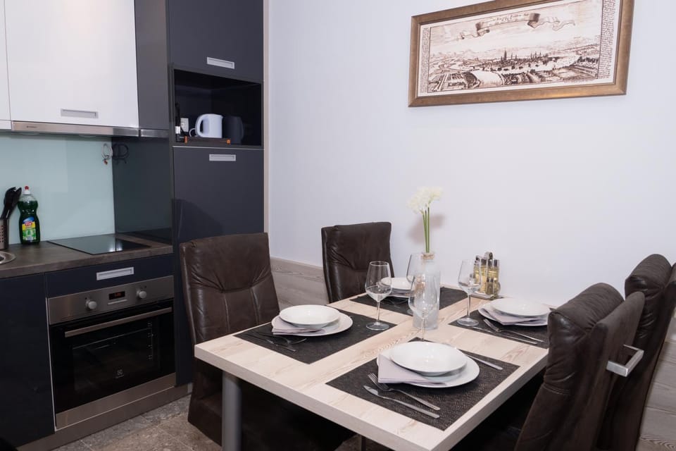 Dining area, kitchen