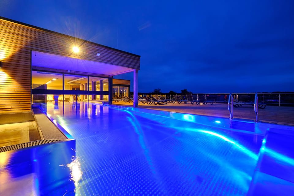 Swimming pool, Swimming pool